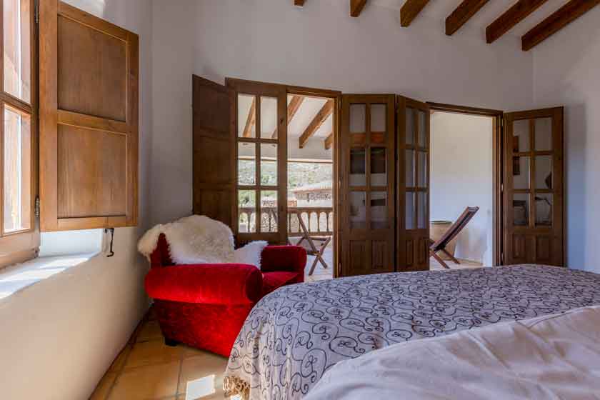 Master bedroom Finca Holidays Spain Finca Iris